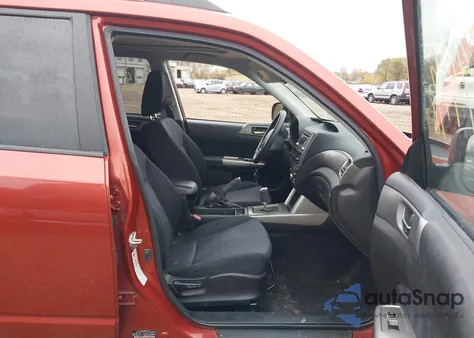 2010 Subaru Forester 2.5X Premium z USA, uszkodzony, nr VIN JF2SH6CC9AH772415